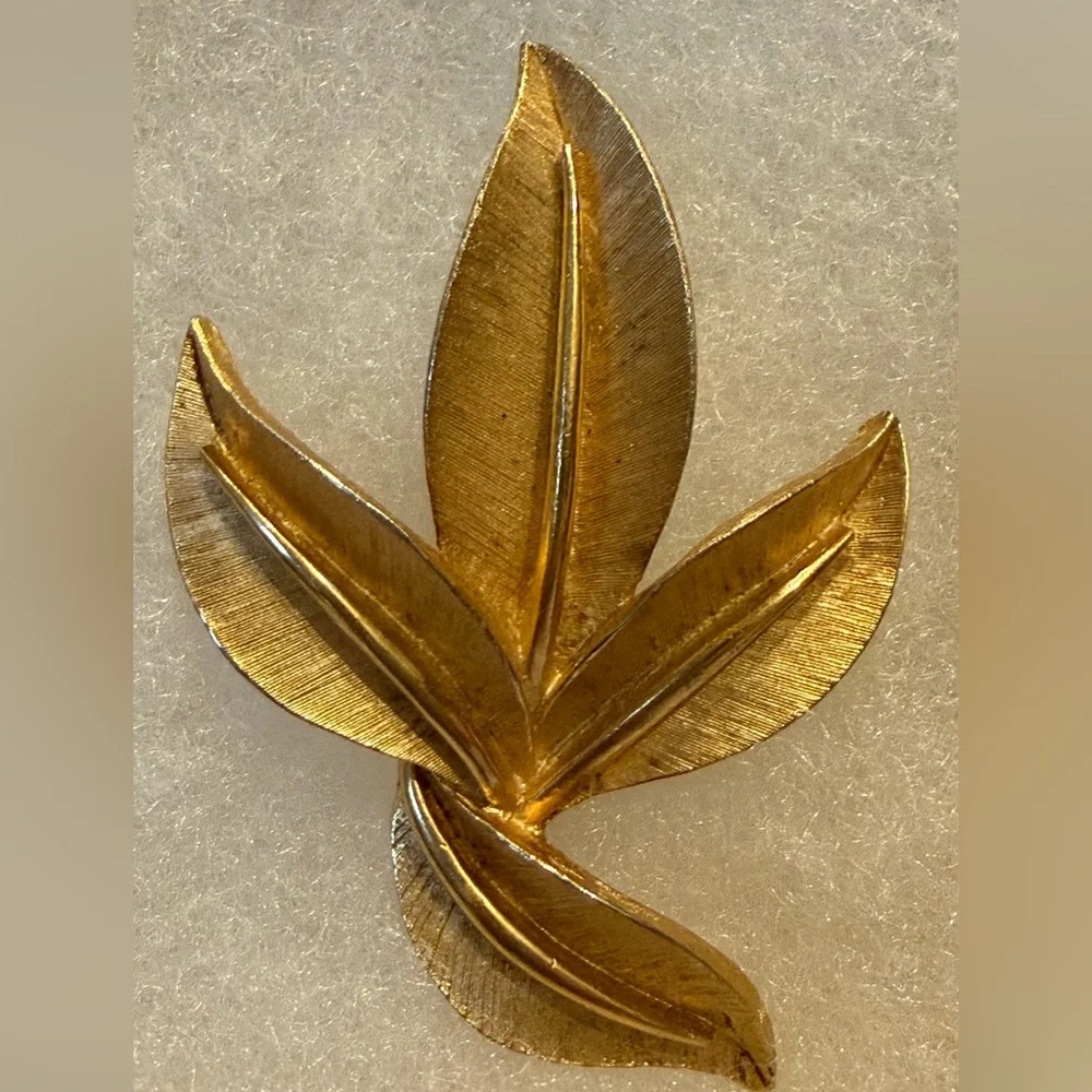 Vintage Crown Trifari Gold Tone Leaf Brooch